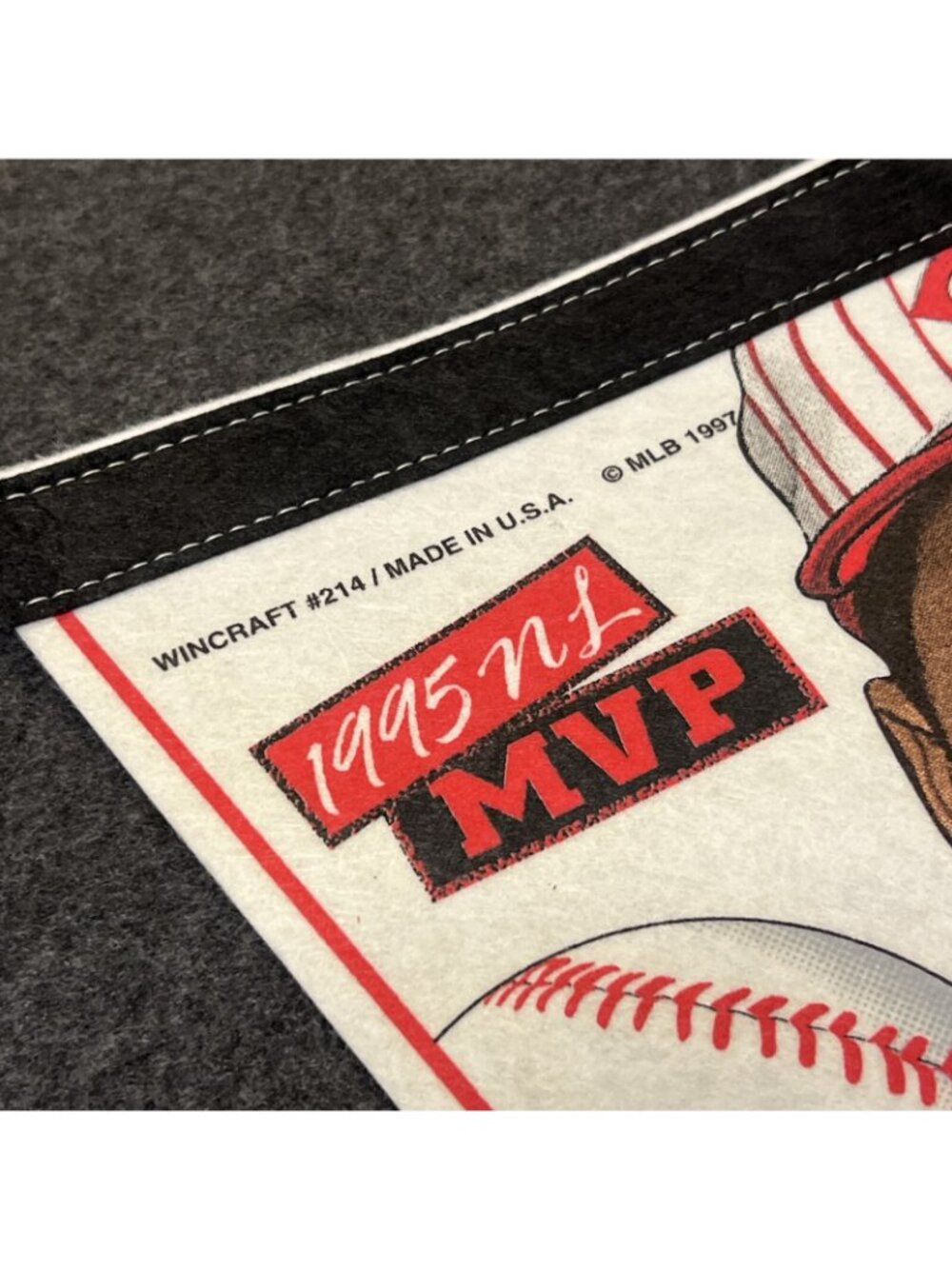 Barry Larkin Cincinnatti Reds Wincraft 1997 Large Fabric Pennant 30x12 Baseball - Picture 3 of 10